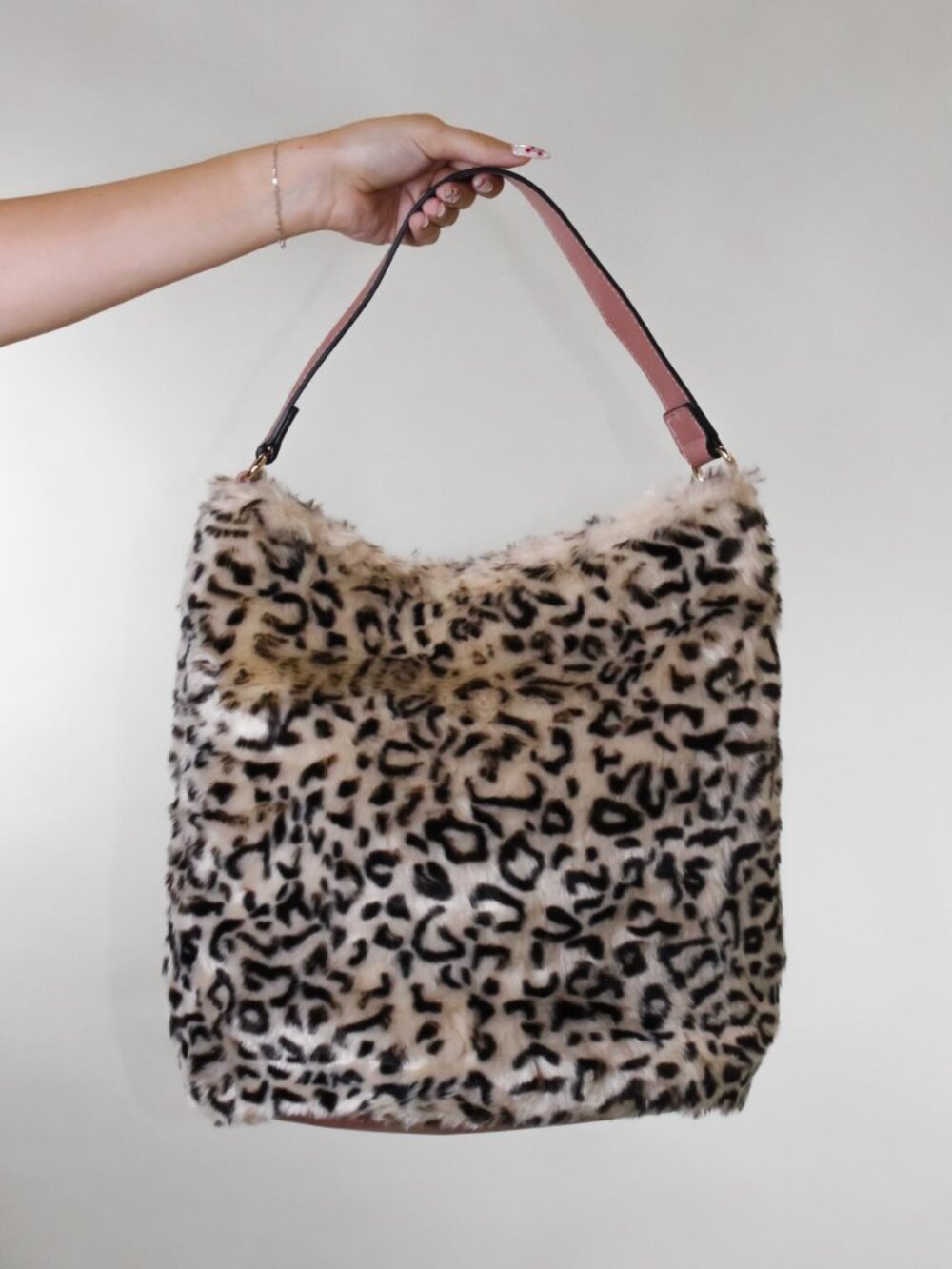 Premium Bags & Accessories 5-Piece Bundle - Picture 9 of 10
